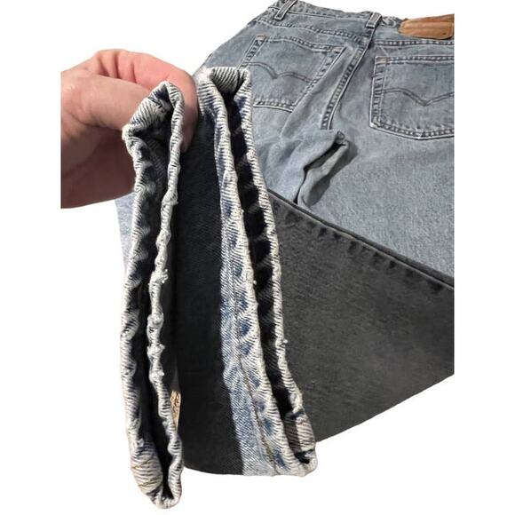 Vintage Levi's 550 Relaxed Tapered Leg Jeans 100% Cotton Size 13JR 8 Light Wash - Picture 6 of 6